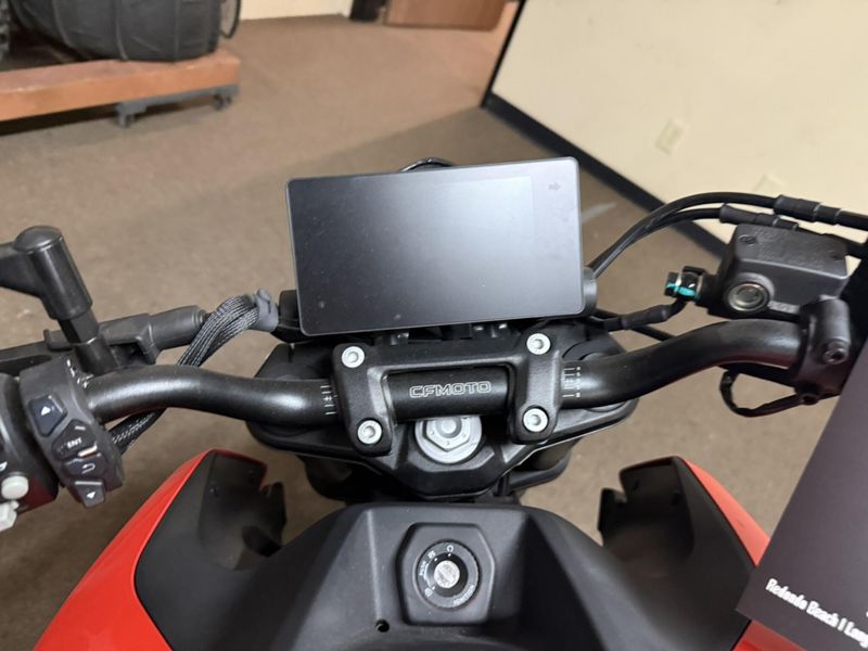 Used 2025 CFMOTO 300NK Image 13