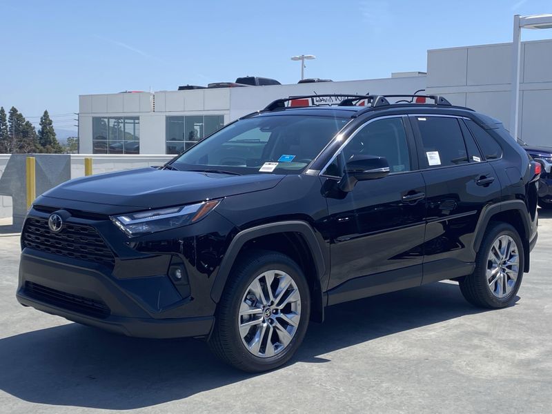 2025 Toyota RAV4 XLE PremiumImage 6