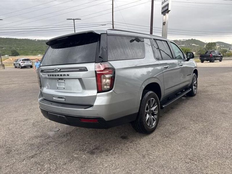 2024 Chevrolet Suburban Z71 photo 3