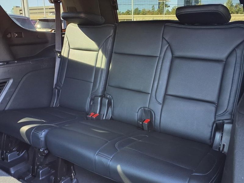 Used 2022 GMC Yukon SLEImage 15