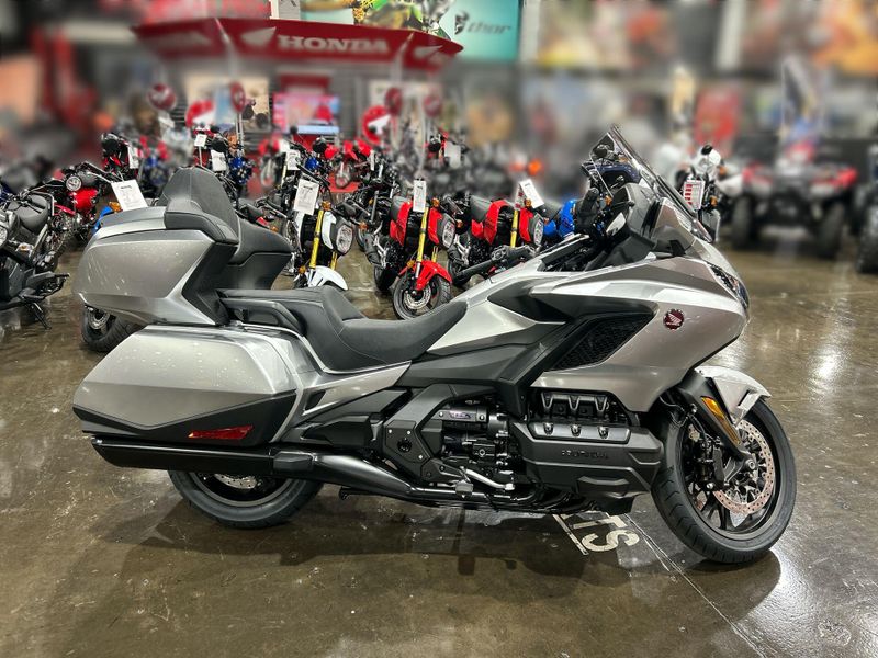 2025 Honda GOLDWING TOUR DCT Image 10