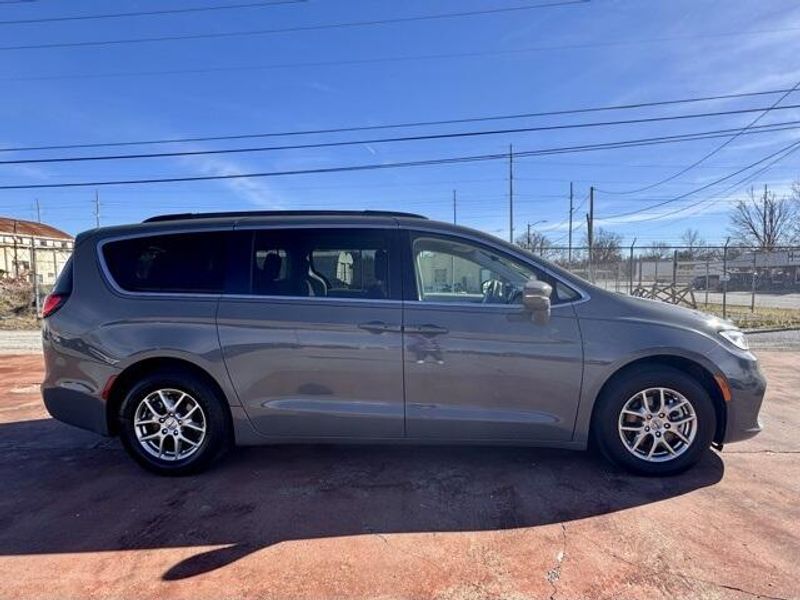 Used 2021 Chrysler Pacifica TouringImage 4