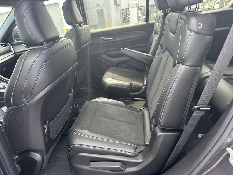 2024 Jeep Grand Cherokee L Altitude XImage 16