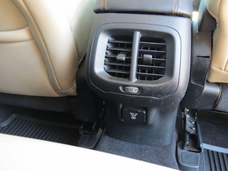 Used 2017 Jeep Cherokee Limited 4x4 4dr SUVImage 10