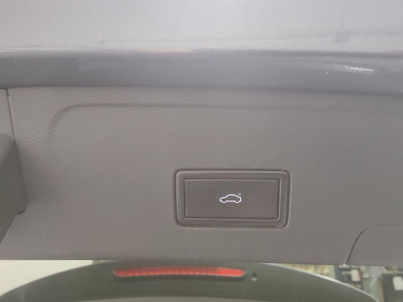 Used 2020 Volkswagen Atlas Cross Sport V6 AWD SE w/TechnologyImage 10