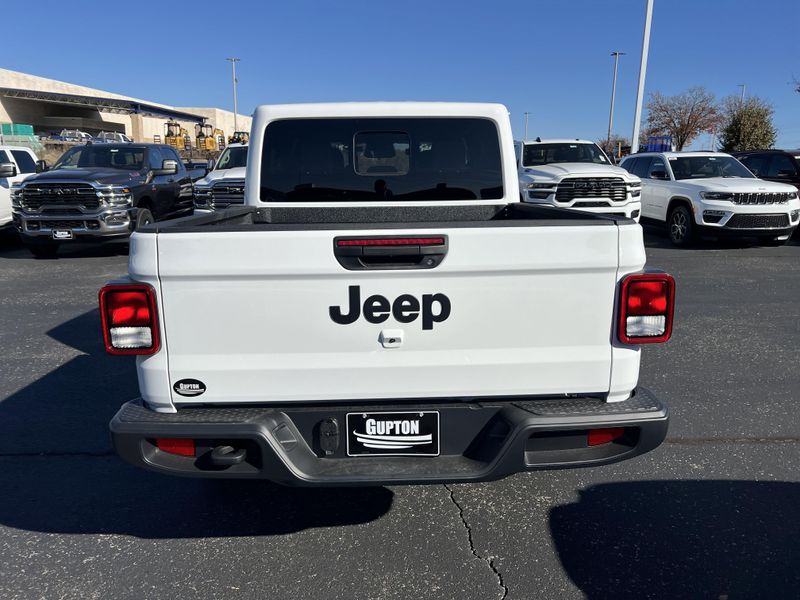 New 2026 Jeep Gladiator Sport S 4x4Image 9