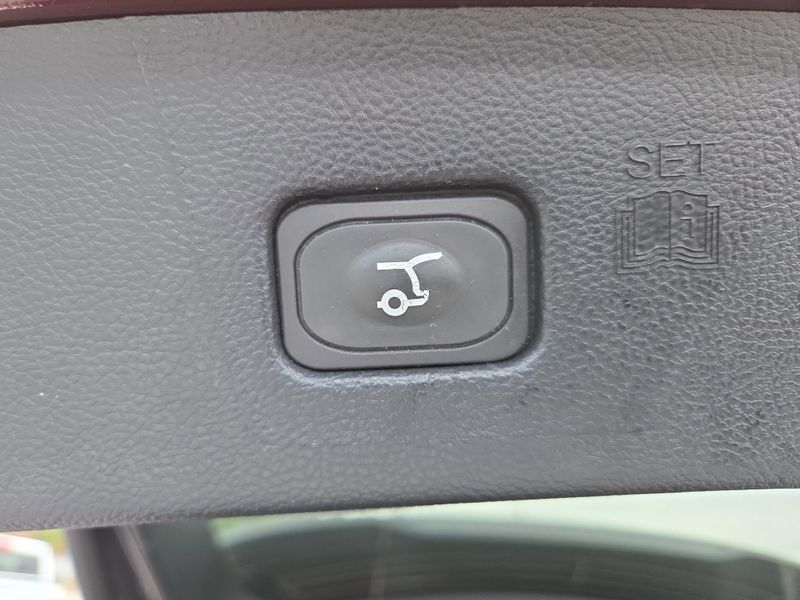 2022 Ford Edge SEL photo 35