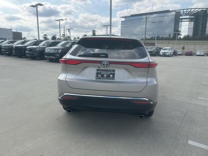 Used 2022 Toyota Venza XLEImage 6