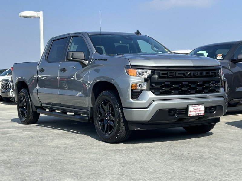 Used 2025 Chevrolet Silverado 1500 CustomImage 2