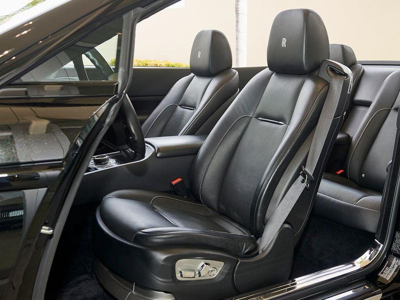 Used 2016 Rolls-Royce Dawn Image 18