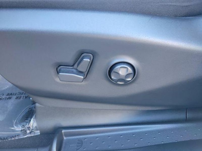New 2023 Chrysler Pacifica Plug-in Hybrid Touring L