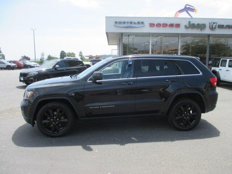 2012 Jeep Grand Cherokee Laredo AltitudeImage 13