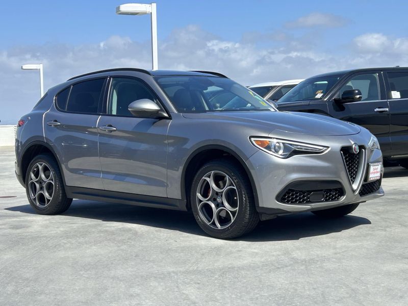 2019 Alfa Romeo Stelvio Image 2