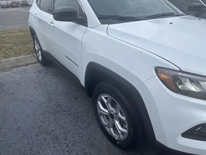 2025 Jeep Compass Latitude 4x4Image 4