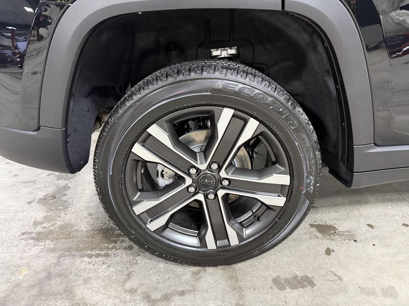 New 2027 Jeep Grand Cherokee Limited 4x4Image 8
