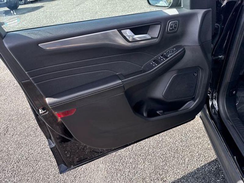 2021 Ford Escape Titanium photo 16
