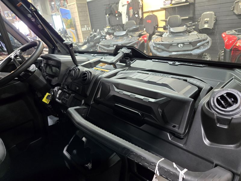 New 2025 Can-Am DEFENDER 6X6 LIMITED CAB HD10 FIERY RED Image 10