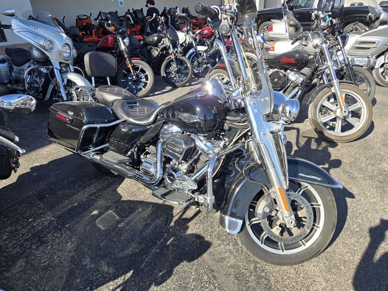 USED 2019 HARLEY ROAD KING Image 1