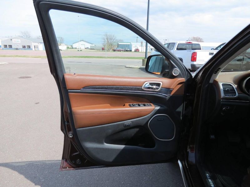 2015 Jeep Grand Cherokee Summit 4x4 4dr SUVImage 9