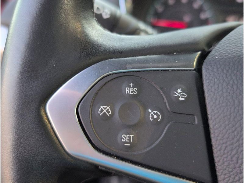 Used 2023 Chevrolet Traverse LT ClothImage 23