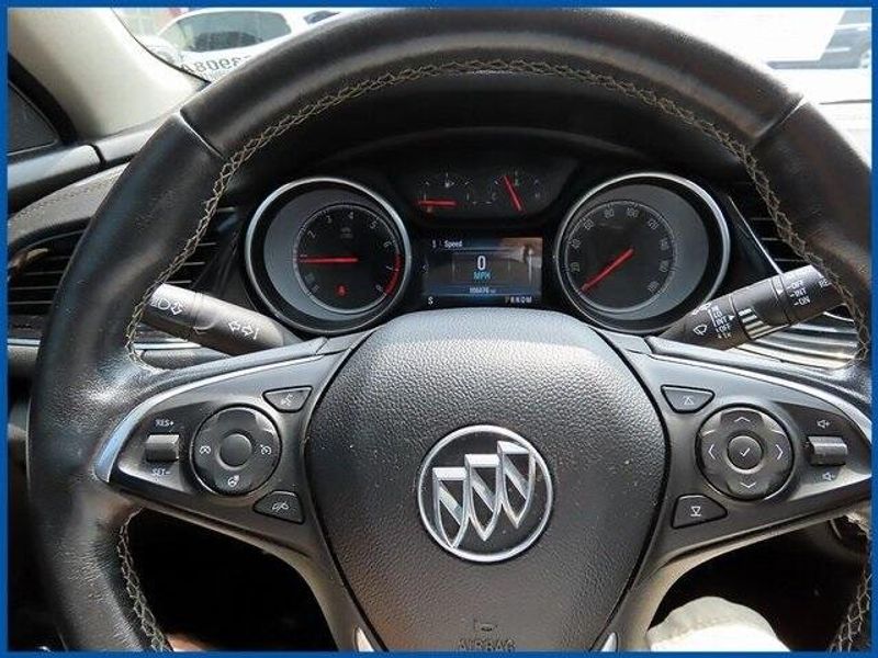 Used 2018 Buick Regal TourX EssenceImage 16