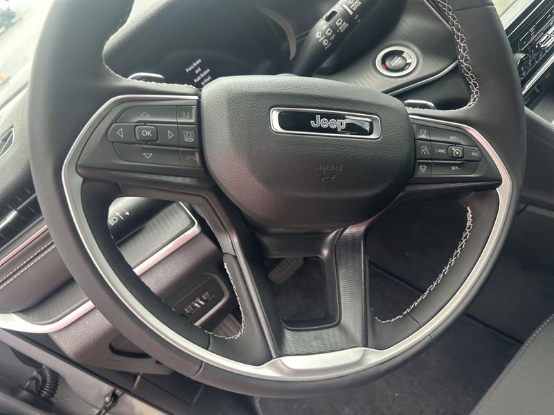 New 2025 Jeep Grand Cherokee L Laredo X 4x4Image 21