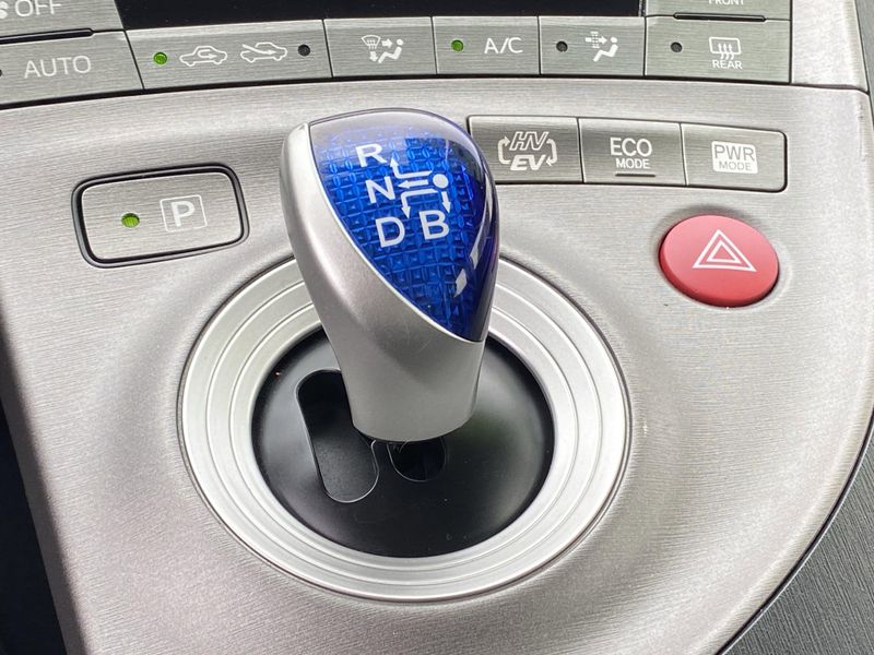 2014 Toyota Prius Plug-In BaseImage 24