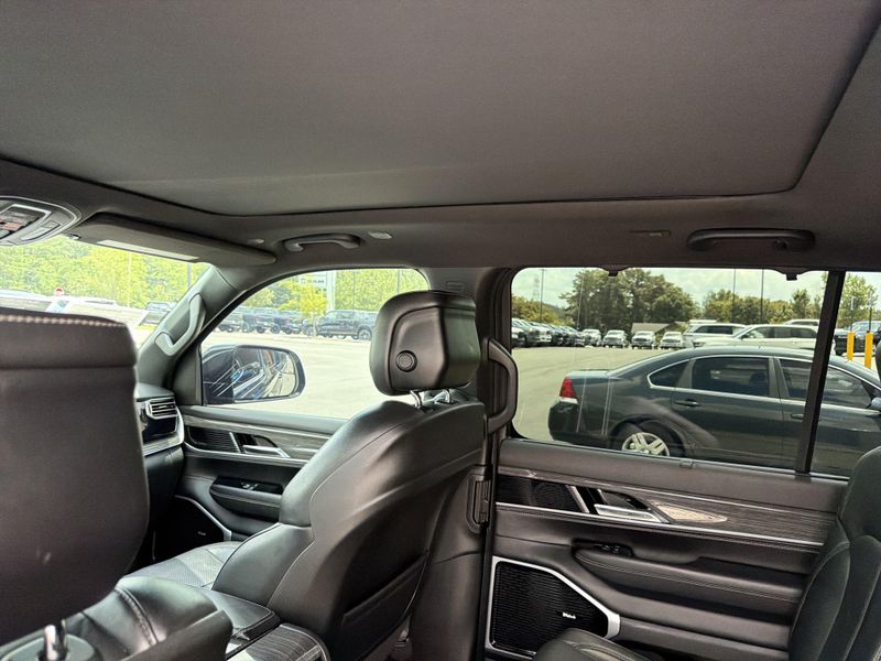 2022 Jeep Wagoneer Series IIIImage 32