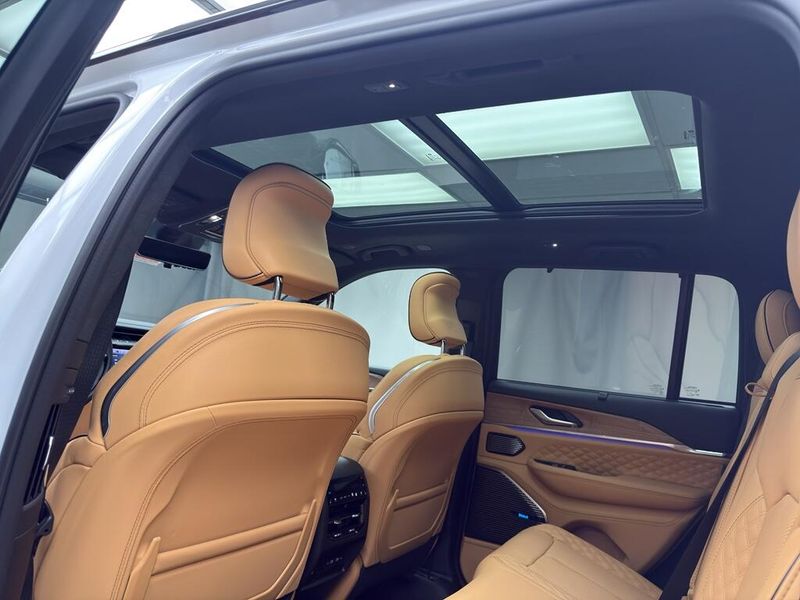New 2026 Jeep Grand Cherokee Summit 4x4Image 14