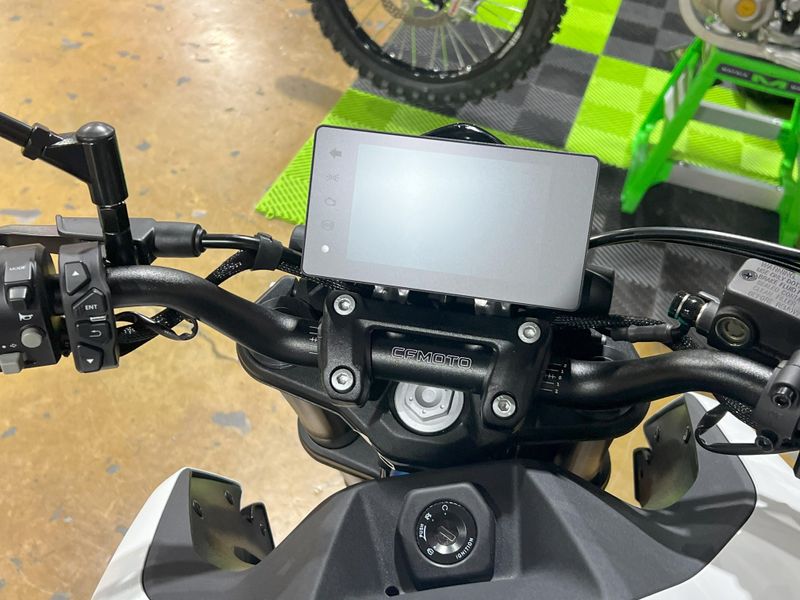 2025 CFMOTO 300NK Image 6