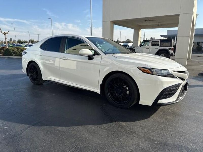 2023 Toyota Camry SE photo 2