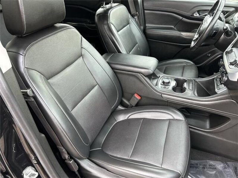 Used 2022 GMC Acadia SLTImage 11