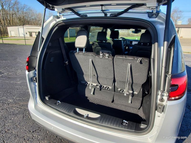 New 2026 Chrysler Pacifica Select