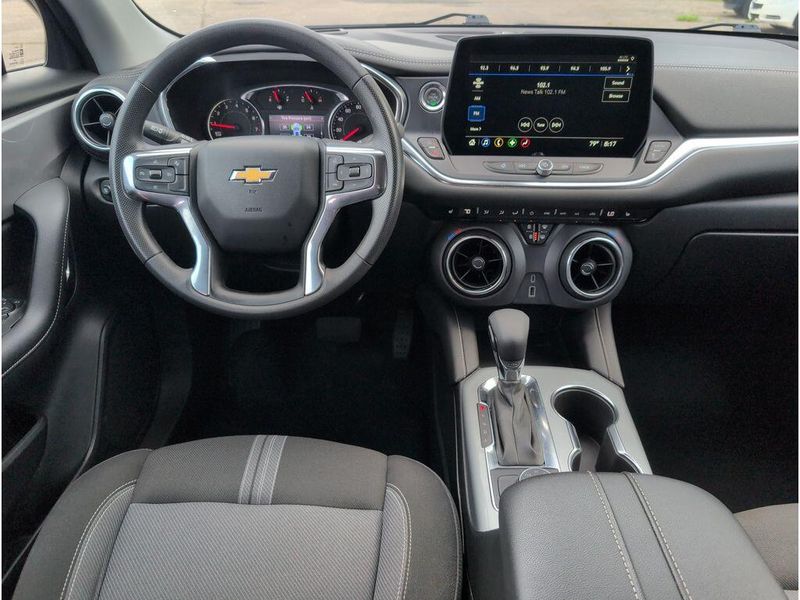 Used 2025 Chevrolet Blazer LTImage 32