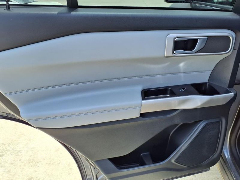 2023 Ford Explorer XLTImage 11