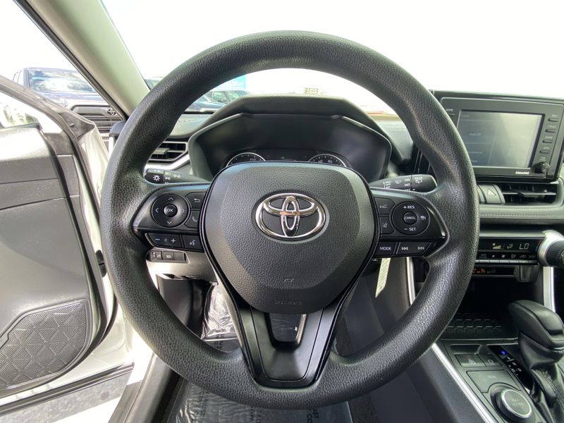 2022 Toyota RAV4 LEImage 26