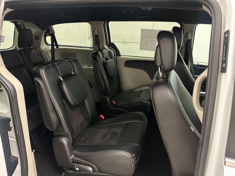 2019 Dodge Grand Caravan SXTImage 24