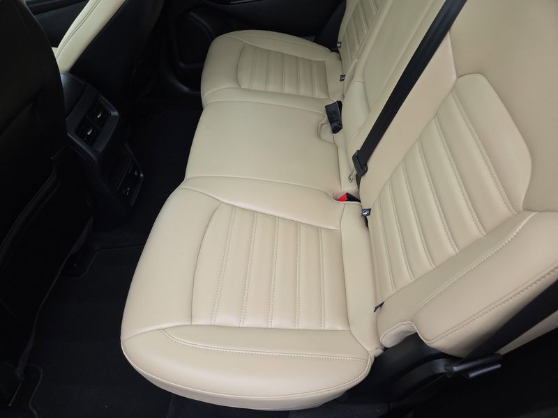 2022 Ford Edge SEL photo 21