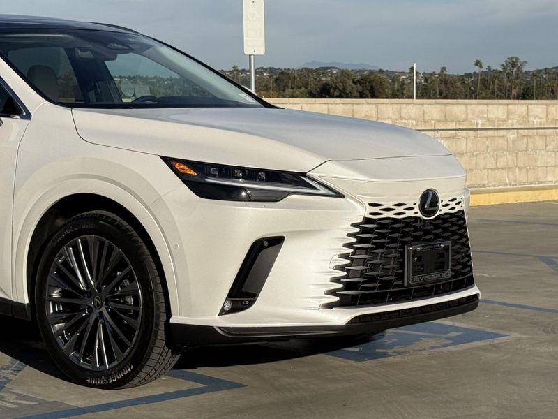 New 2026 Lexus RX 450h+ LuxuryImage 3