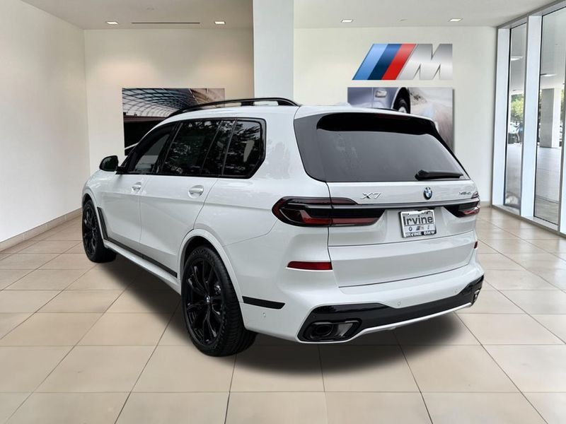 2026 BMW X7 xDrive40iImage 8