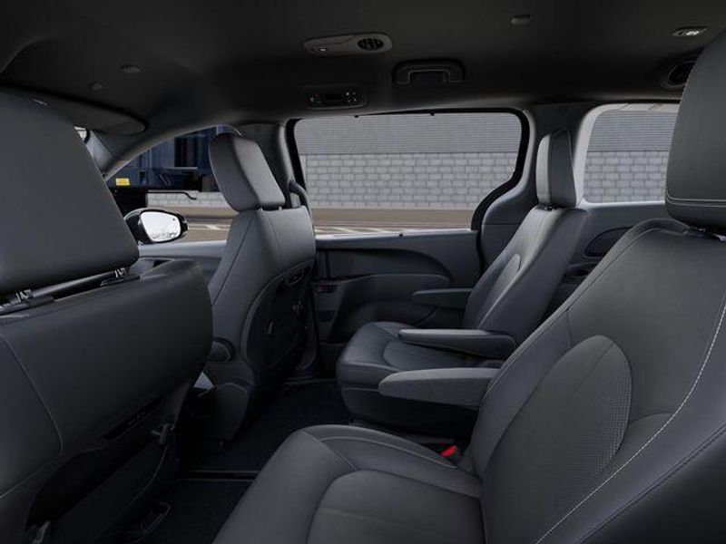New 2026 Chrysler Pacifica SelectImage 23