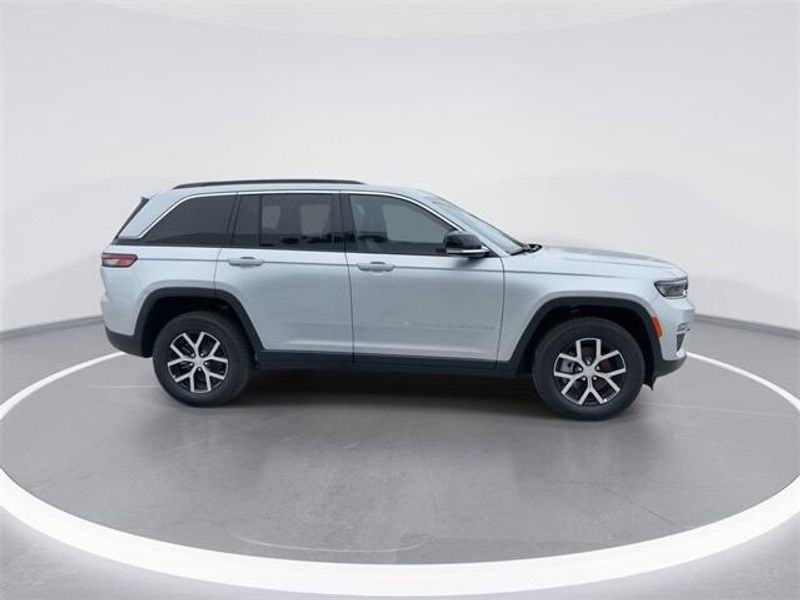 2024 Jeep Grand Cherokee Limited 4x4Image 9