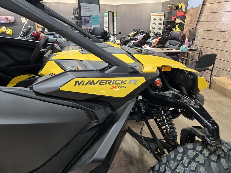 2025 Can-Am MAVERICK R MAX X RS WITH SMARTSHOX 999T DCT CARBON BLACK AND NEO YELLOWImage 6