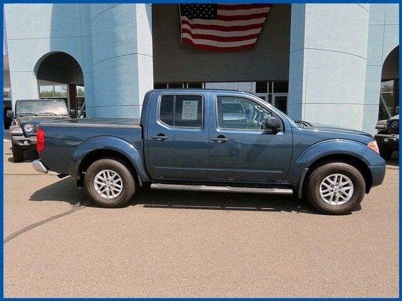 2014 Nissan Frontier SVImage 2