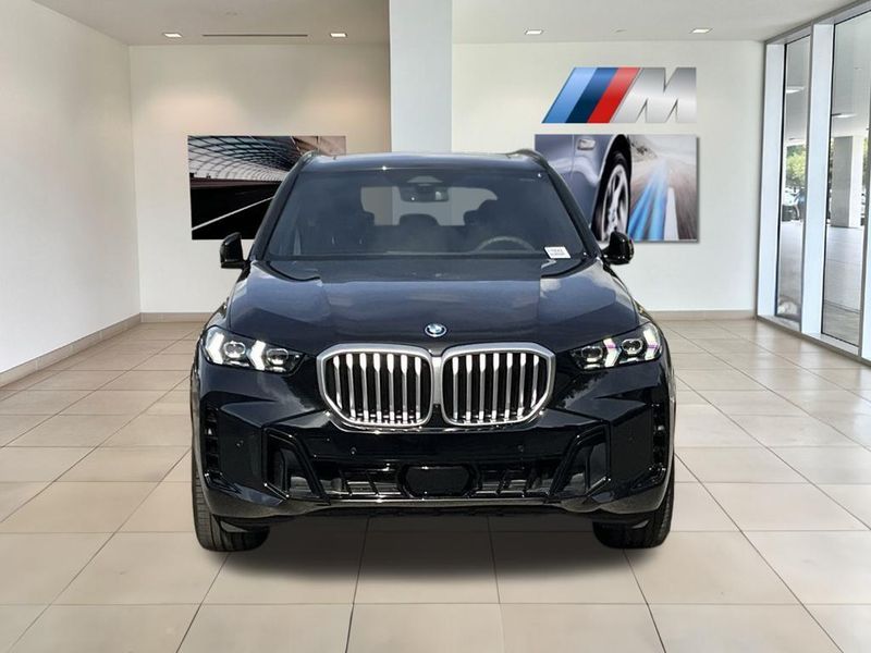 2025 BMW X5 xDrive50eImage 3