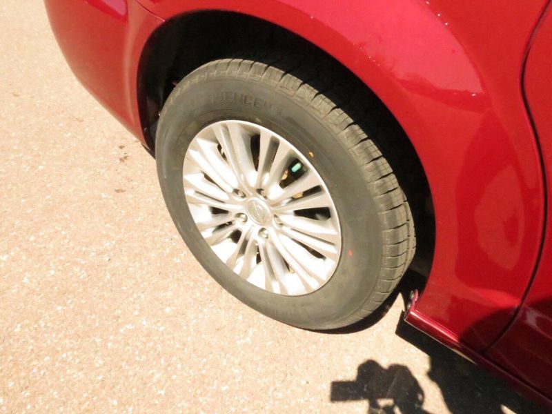 Used 2015 Chrysler Town & Country Touring L 4dr Mini VanImage 7