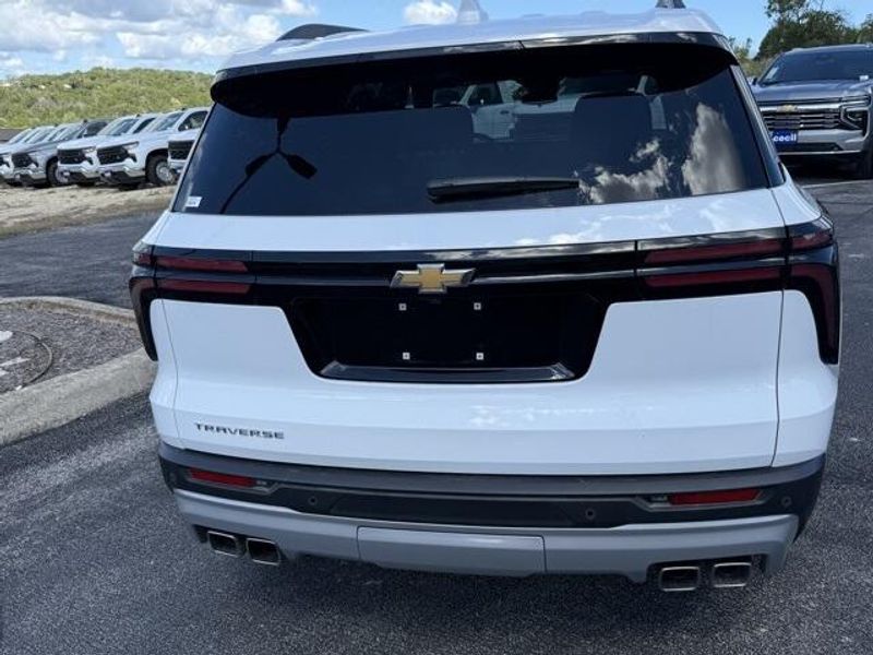 2025 Chevrolet Traverse 1LT photo 9