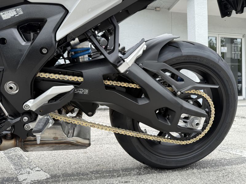 2025 BMW M 1000 XR 