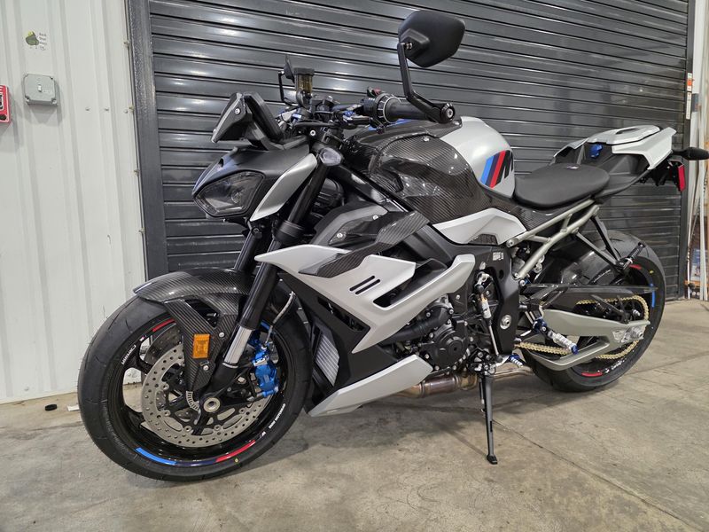 2025 BMW M 1000 R