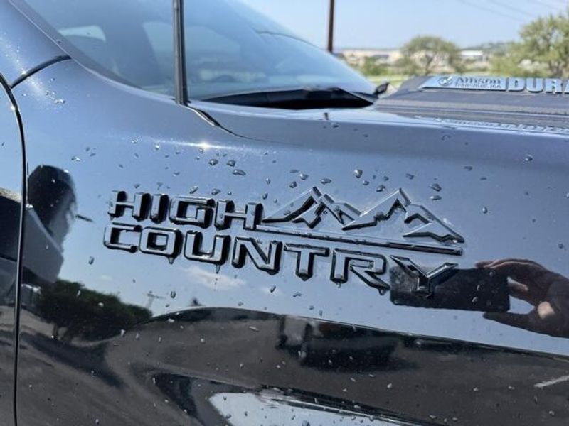 2024 Chevrolet Silverado 2500HD High Country photo 4